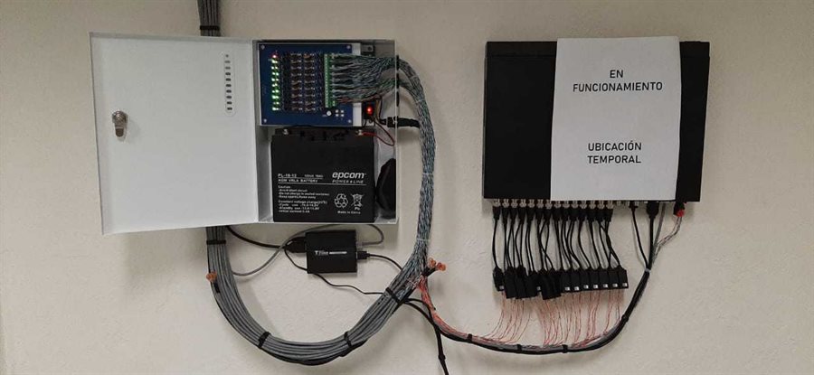 Sistema de videovigilancia instalado en pared
